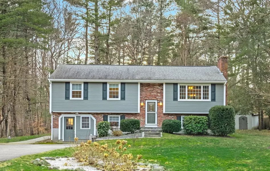 31 Village Rd, Mansfield, MA 02048