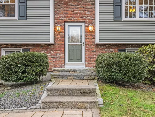 Mansfield, MA 02048,31 Village Rd