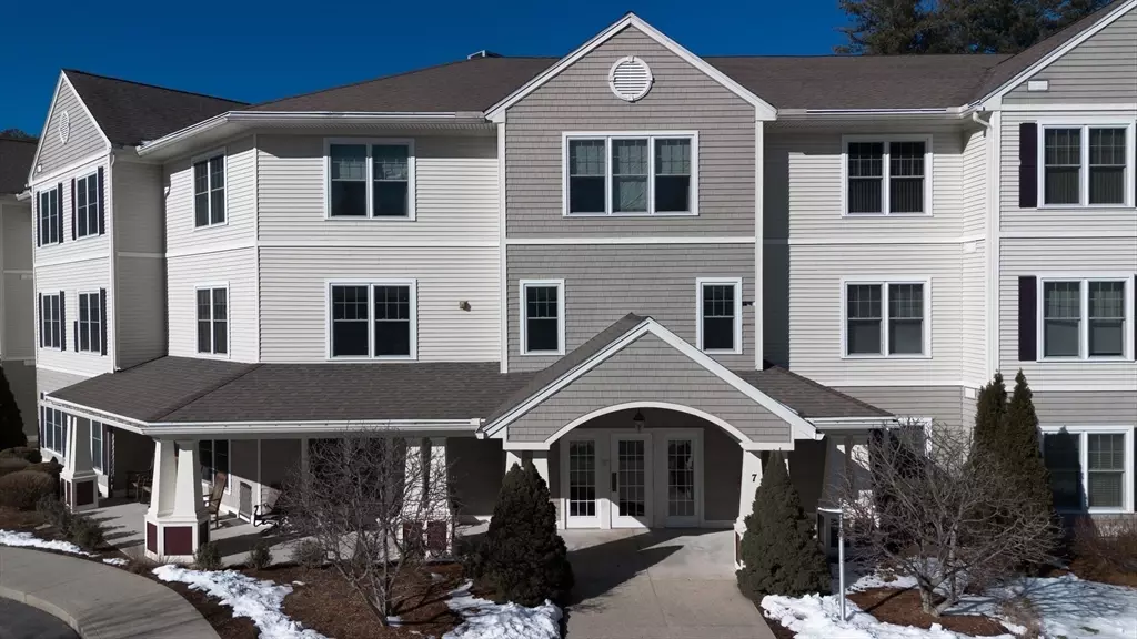 7 Crescent Way #302, Sturbridge, MA 01518