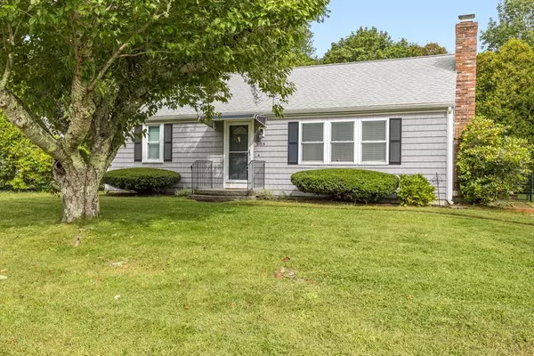 38 Canterbury Ln, Falmouth, MA 02536