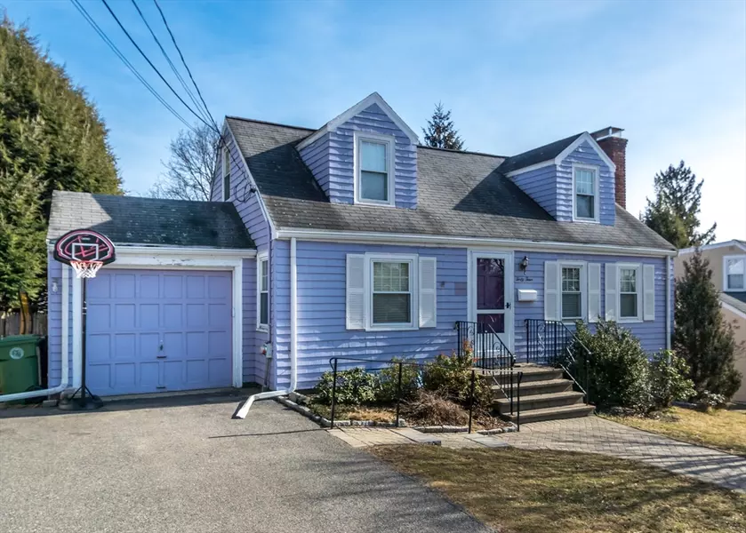 44 Pilgrim Rd, Watertown, MA 02472