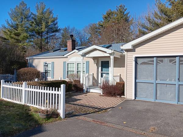 5107 Oak Point Dr, Middleboro, MA 02346