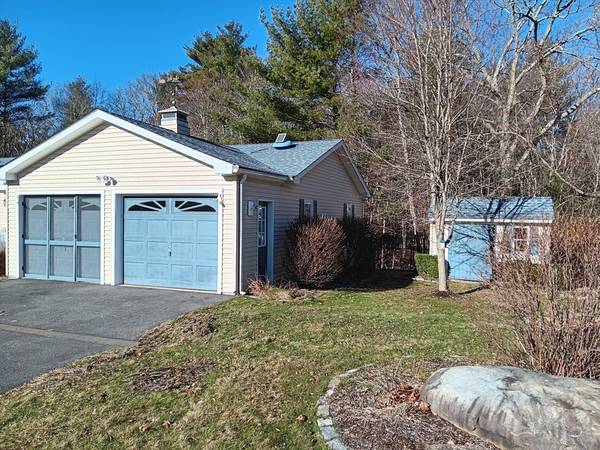 Middleboro, MA 02346,5107 Oak Point Dr