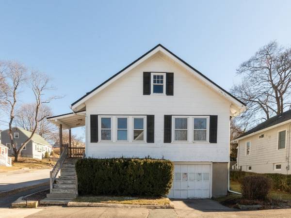 2 Mayflower Rd, Quincy, MA 02171