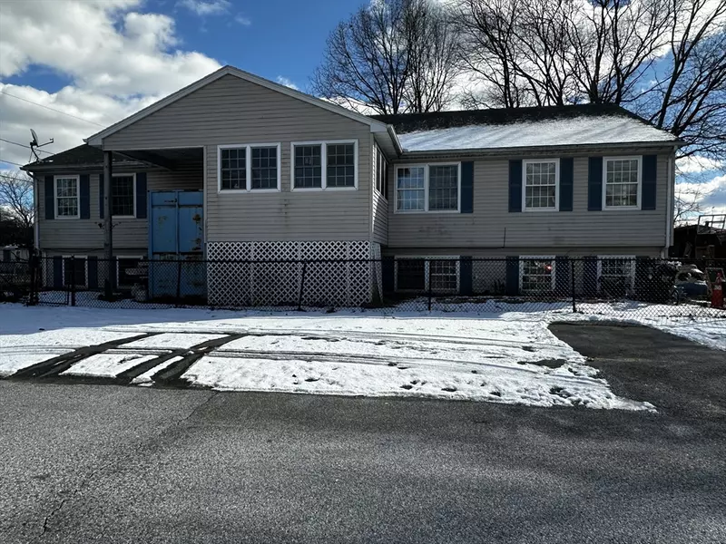 2089 Oak St, Palmer, MA 01080