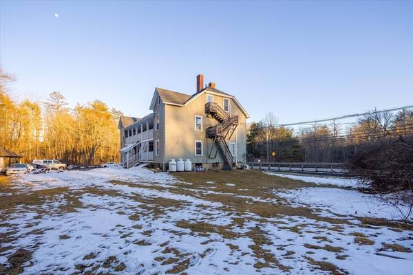 Charlton, MA 01507,40 Sturbridge Rd