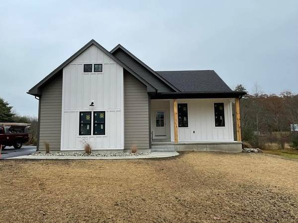 17 Sabin St, Belchertown, MA 01007