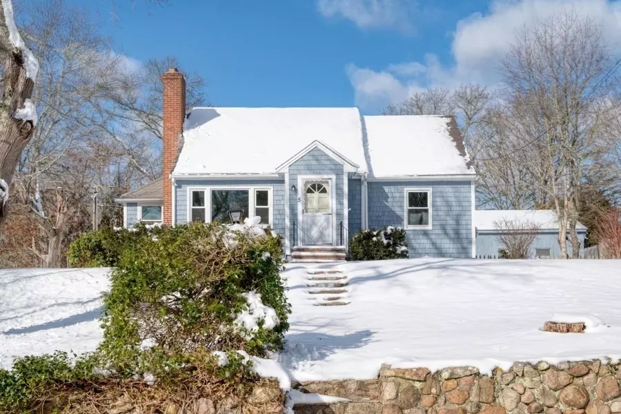 5 Florence St, Bourne, MA 02532