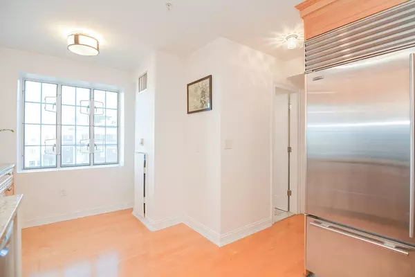 Brookline, MA 02446,20 Chapel St #BPH5