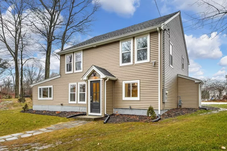 80 Archer St, Wrentham, MA 02093