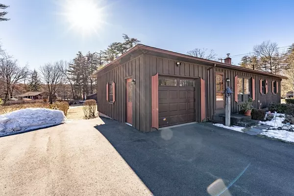 Southampton, MA 01073,2 Laurie Dr