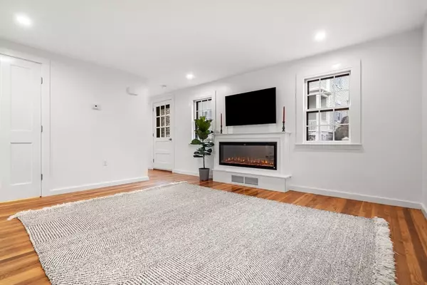 Marblehead, MA 01945,10 Summer Street #1