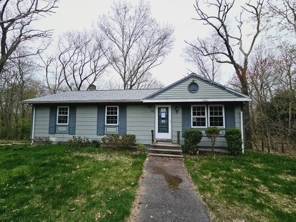 174 Providence St, Mendon, MA 01756