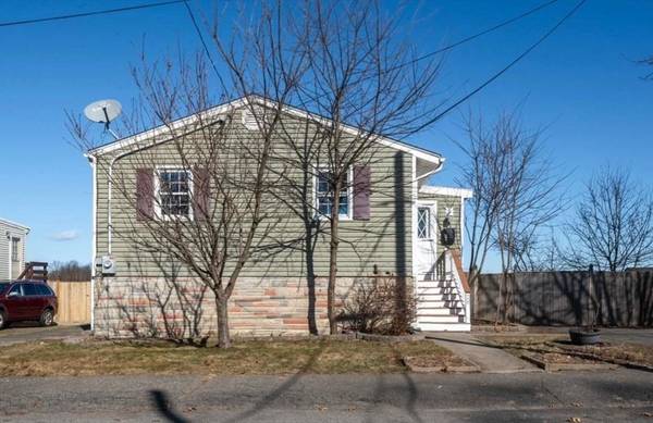 28 Lind Street, Quincy, MA 02169