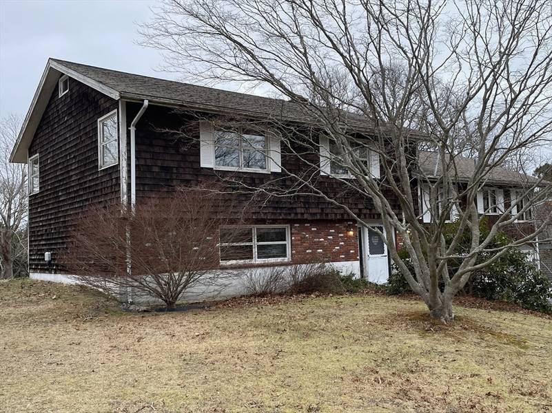 205 Williston Rd, Bourne, MA 02562