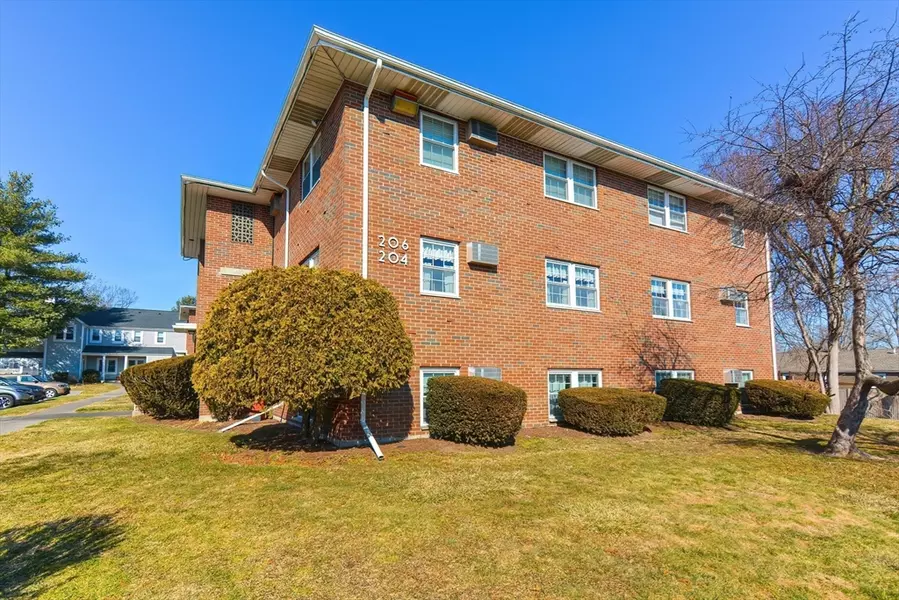 206 Rock St #M7, Norwood, MA 02062