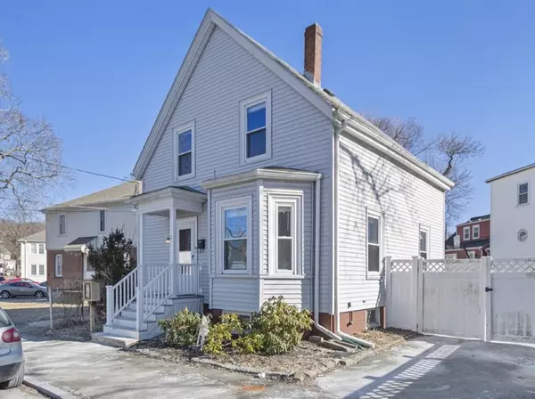 11 Cherry St, Swampscott, MA 01907