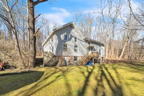 Greenfield, MA 01301,106 Stone Farm