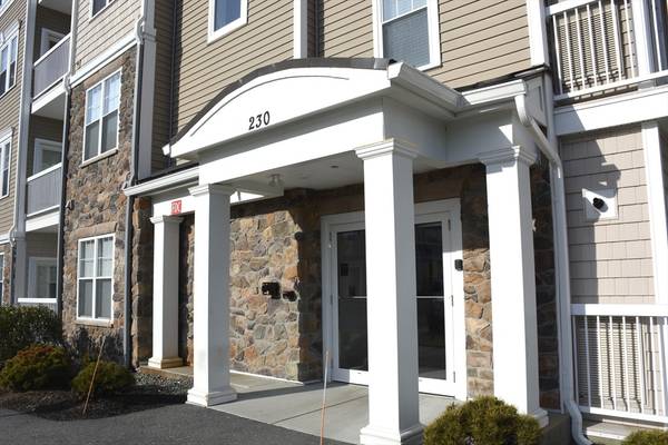 230 Martins Landing #108, North Reading, MA 01864