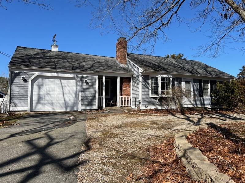 909 Phinneys Ln, Barnstable, MA 02632