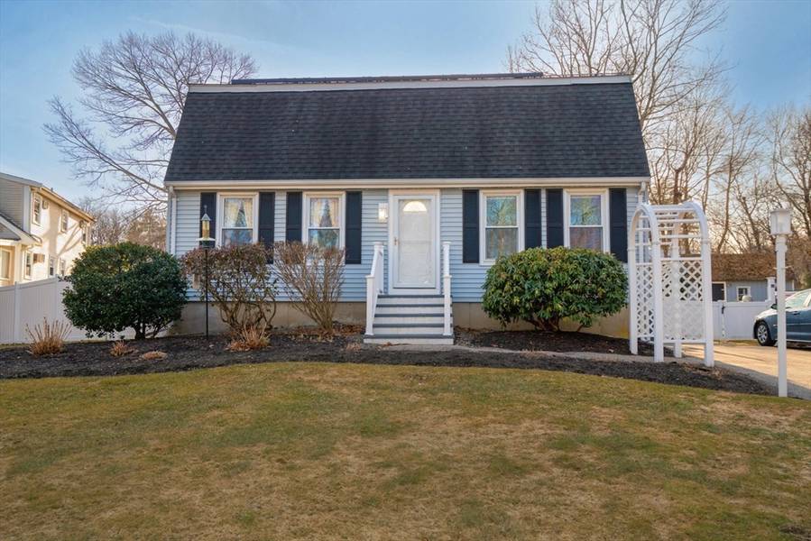 3 Birch St, Amesbury, MA 01913