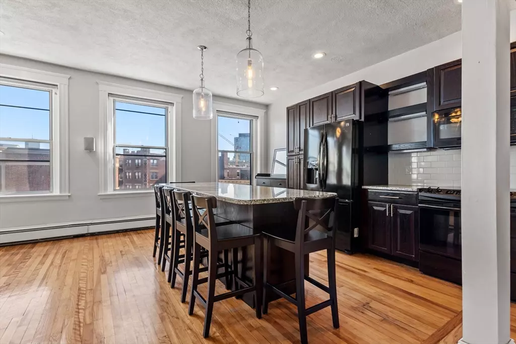 Brookline, MA 02446,83 Ivy #43