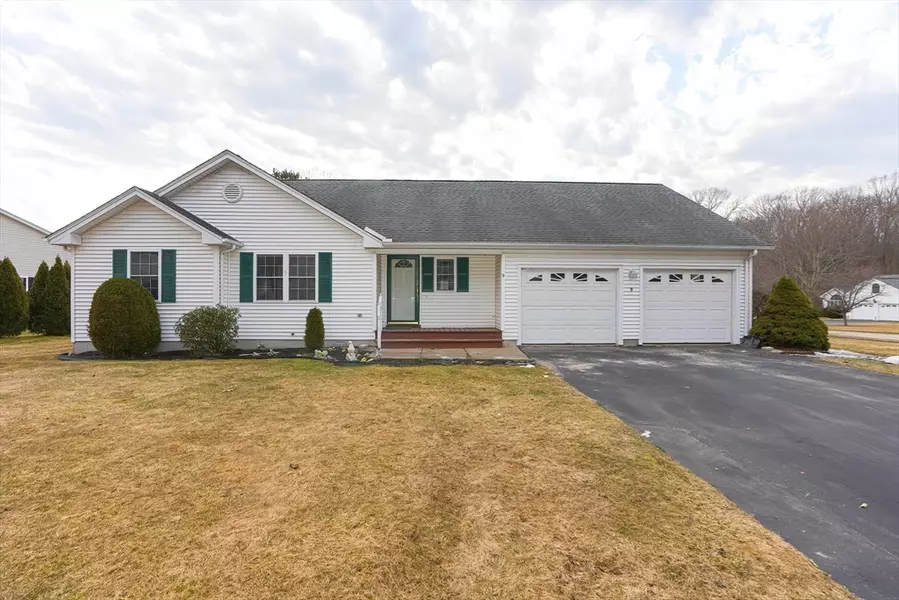 9 Fox Run Cir, Auburn, MA 01501