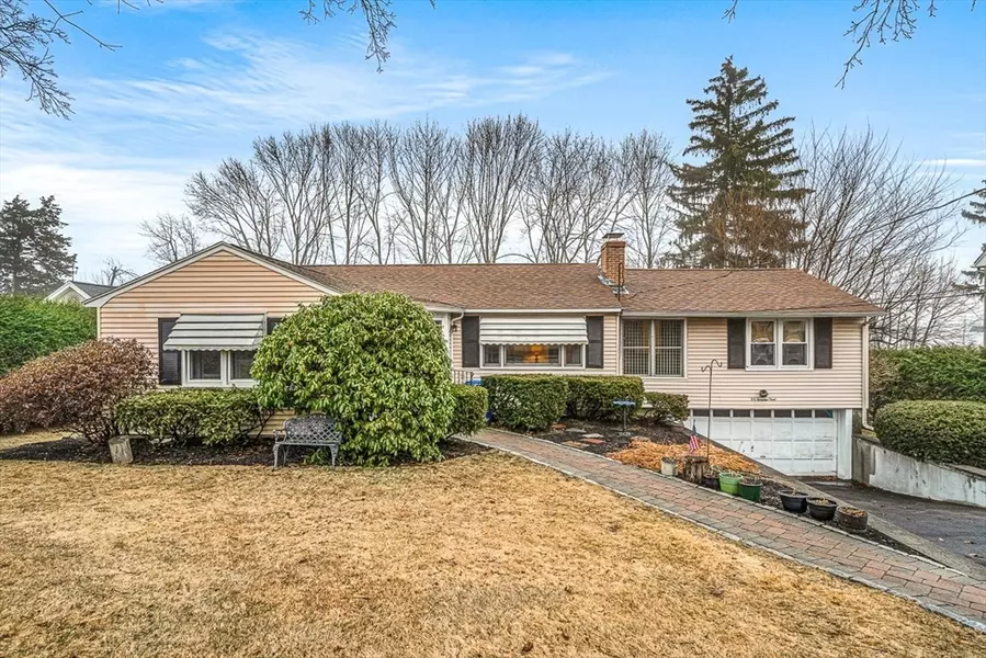 99 Brewster Rd, Waltham, MA 02451