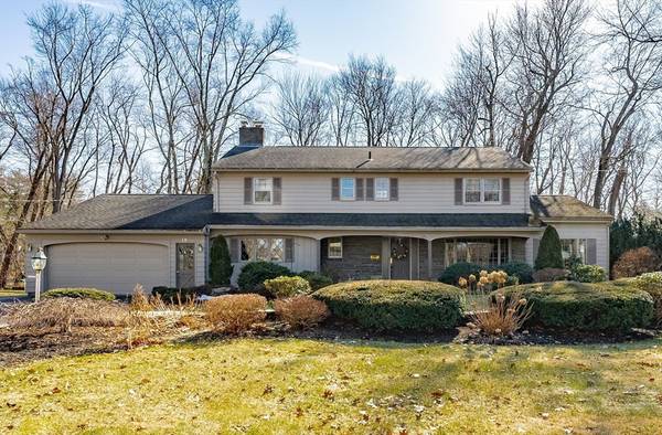 19 Elizabeth Cir, Longmeadow, MA 01106