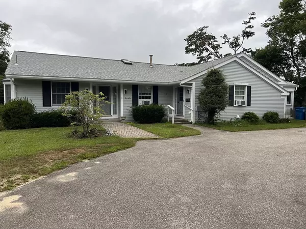 27 Meribah Ln, Falmouth, MA 02540