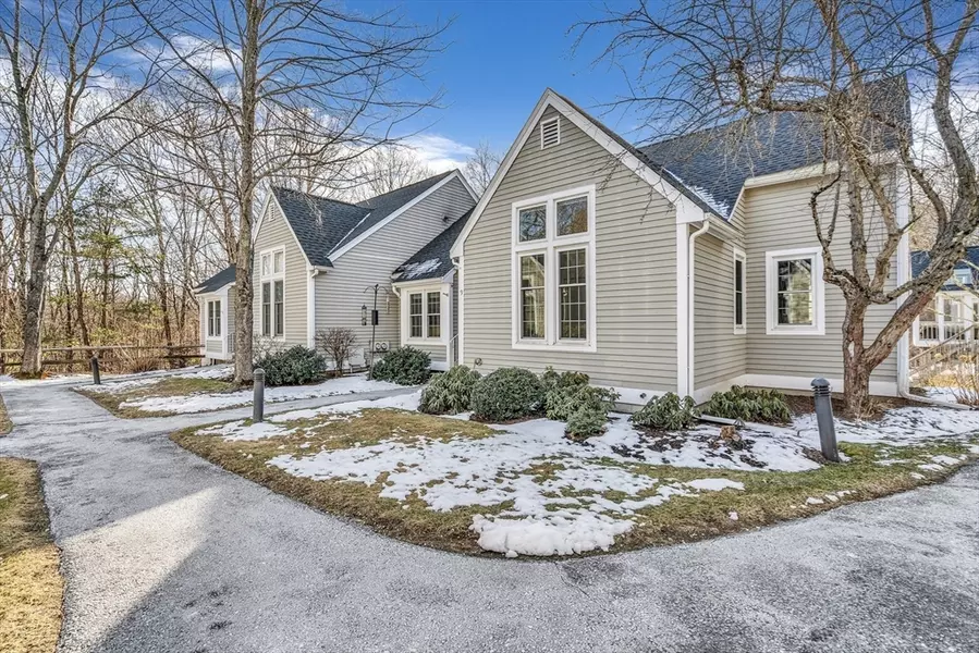 9 Brewster Lane #9, Acton, MA 01720