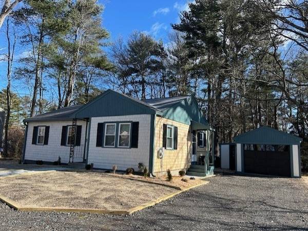 27 Cedar Ln, Halifax, MA 02338