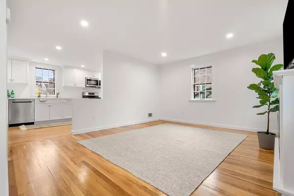 Marblehead, MA 01945,12 Summer Street #2