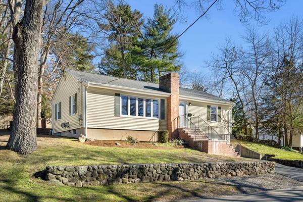 37 Woodbriar Rd, Wakefield, MA 01880