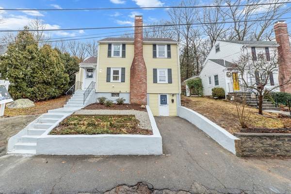 37 Bunker Hill Ln, Quincy, MA 02169