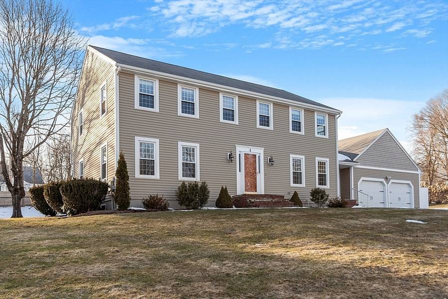 4 Lantern Ln, Shrewsbury, MA 01545