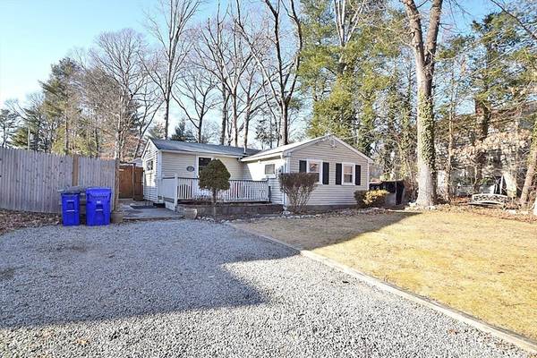 17 Kalmia Road, Holbrook, MA 02343