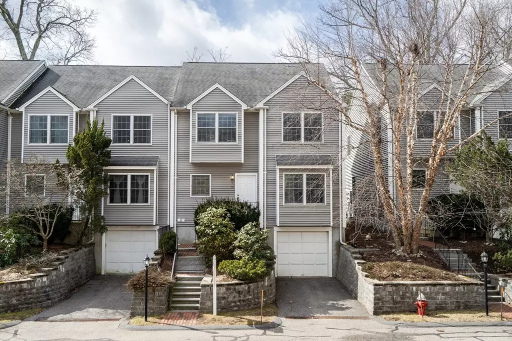 Wellesley, MA 02482,10 Edgemoor Cir #10