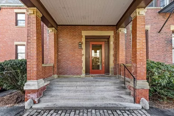 Brookline, MA 02446,287 Kent Street #3