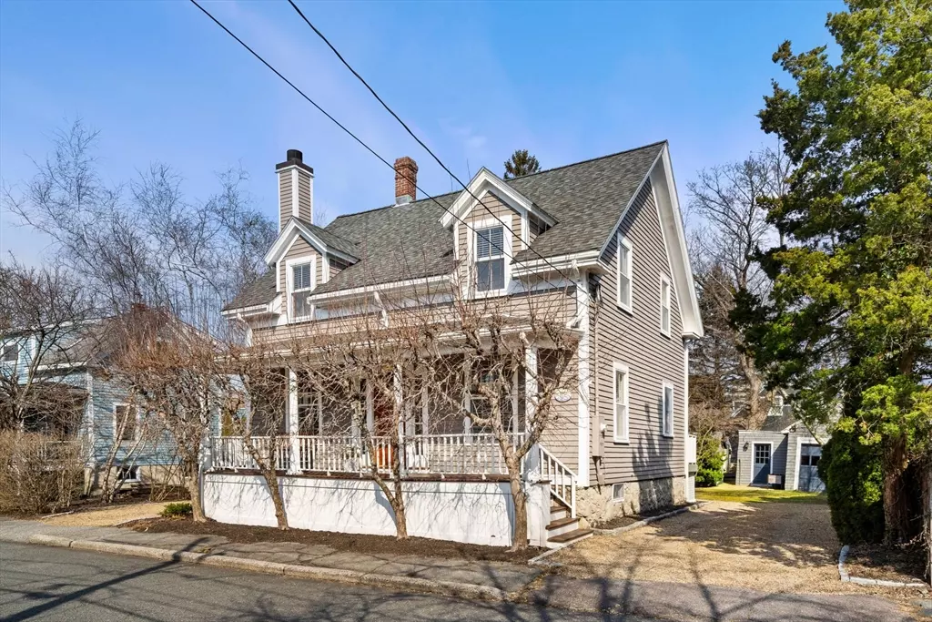 Marblehead, MA 01945,22 Central