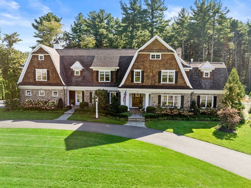 Wayland, MA 01778,22 Hidden Springs Ln
