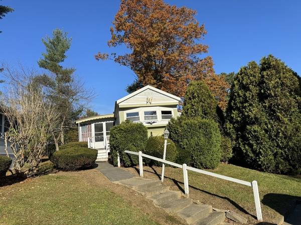 40 Redwood Drive, Halifax, MA 02338