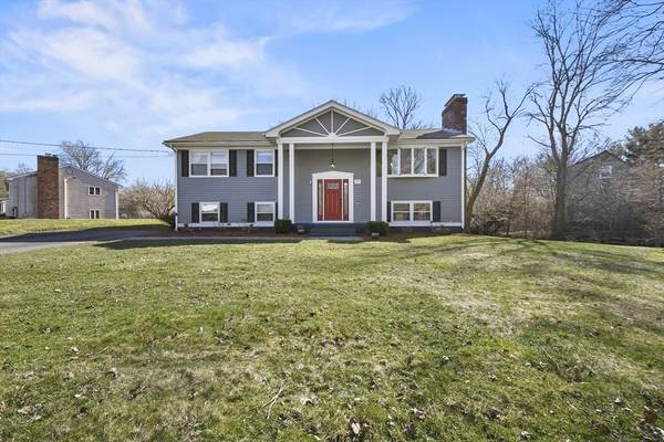 147 Brook Hill Dr, Seekonk, MA 02771