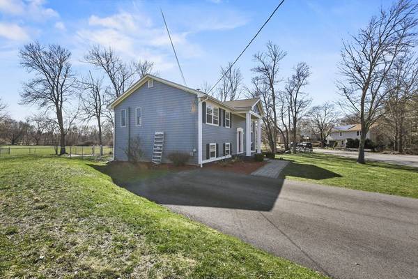 Seekonk, MA 02771,147 Brook Hill Dr