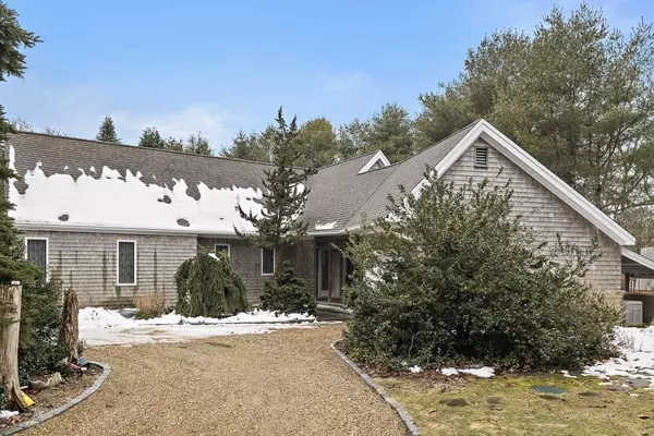 64 Jernegan Pond Rd, Edgartown, MA 02539
