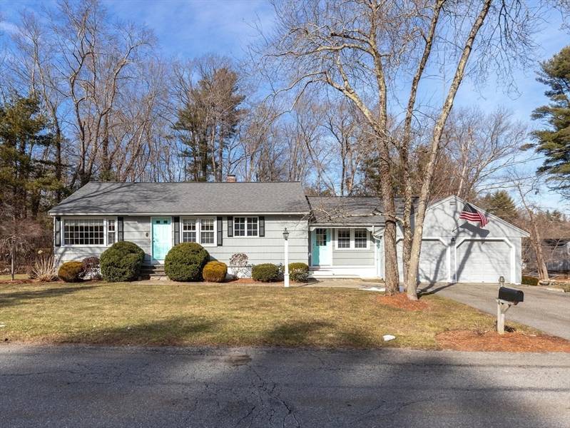 4 Bradford Rd, Chelmsford, MA 01863