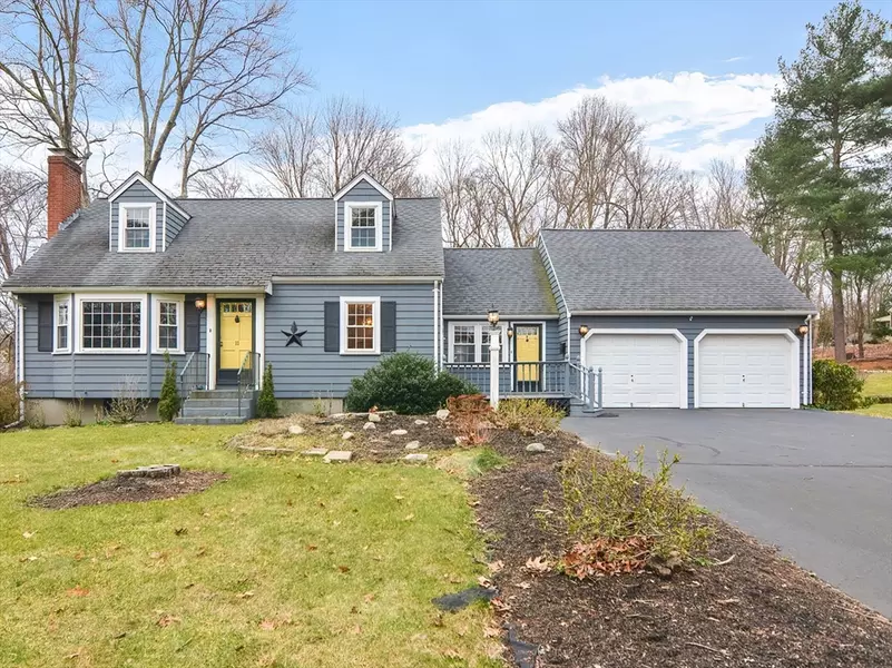 11 Oak Hill Dr, Walpole, MA 02081