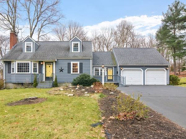 11 Oak Hill Dr, Walpole, MA 02081