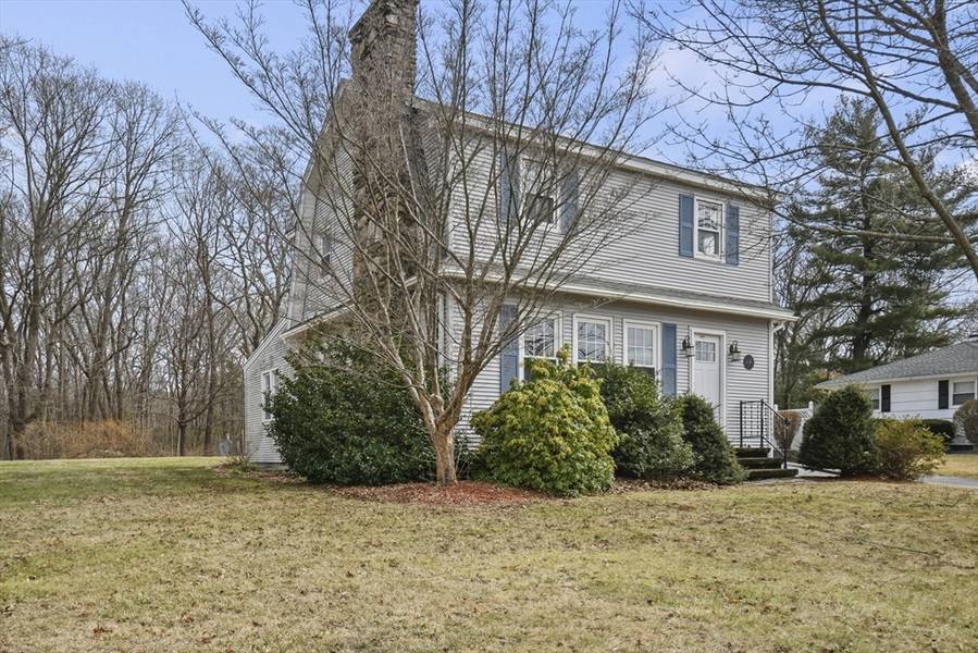 17 Putnam Hill Rd, Sutton, MA 01590