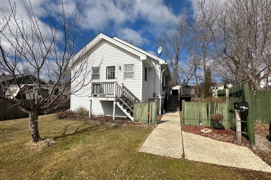 4 Newfield St, Leicester, MA 01524